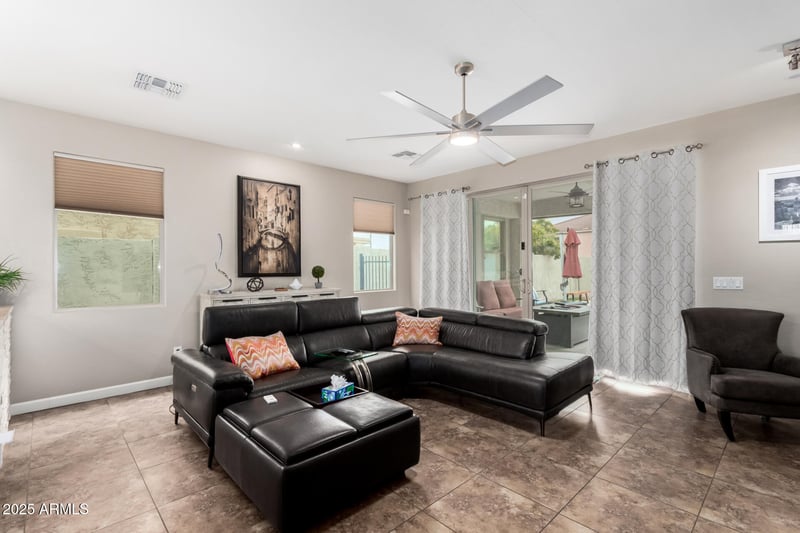 6608 Saguaro Park Ln, Glendale, AZ 85310