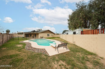 6608 Mercer Ln, Glendale, AZ 85304