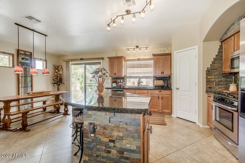661 E Taylor Trl, San Tan Valley, AZ 85143