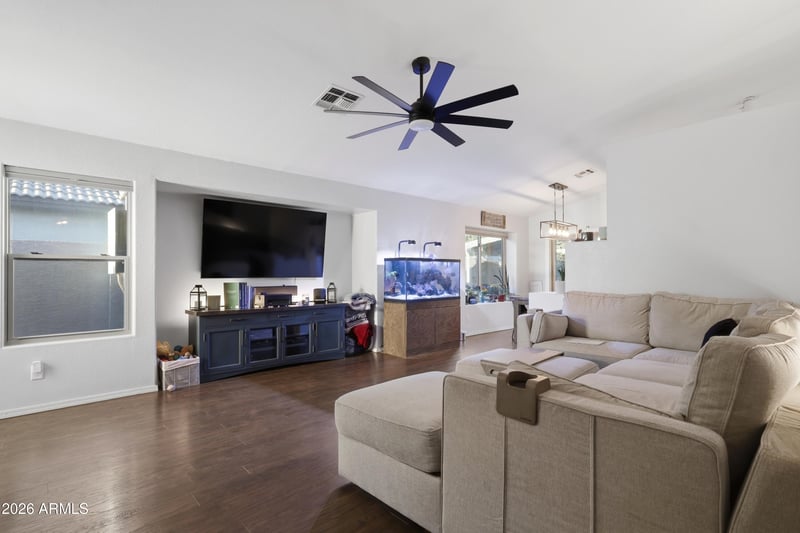 661 N Joshua Tree Ln, Gilbert, AZ 85234