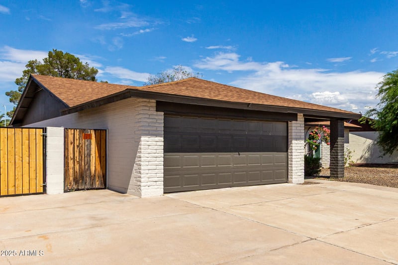 6610 Christy Dr, Glendale, AZ 85304