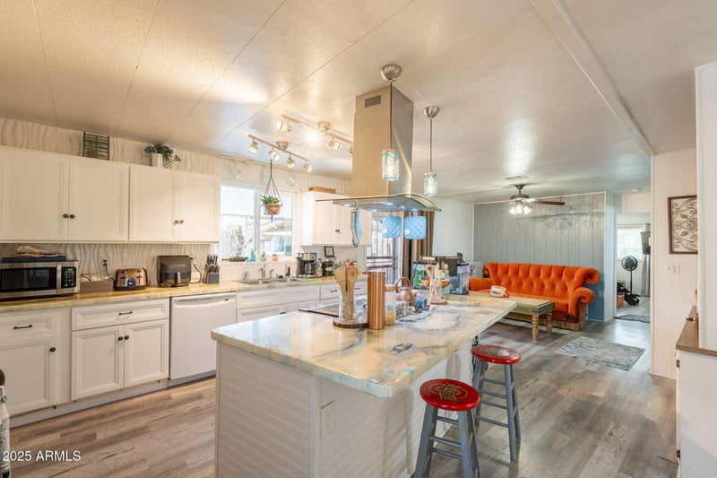 6612 Mission Ln, Glendale, AZ 85302