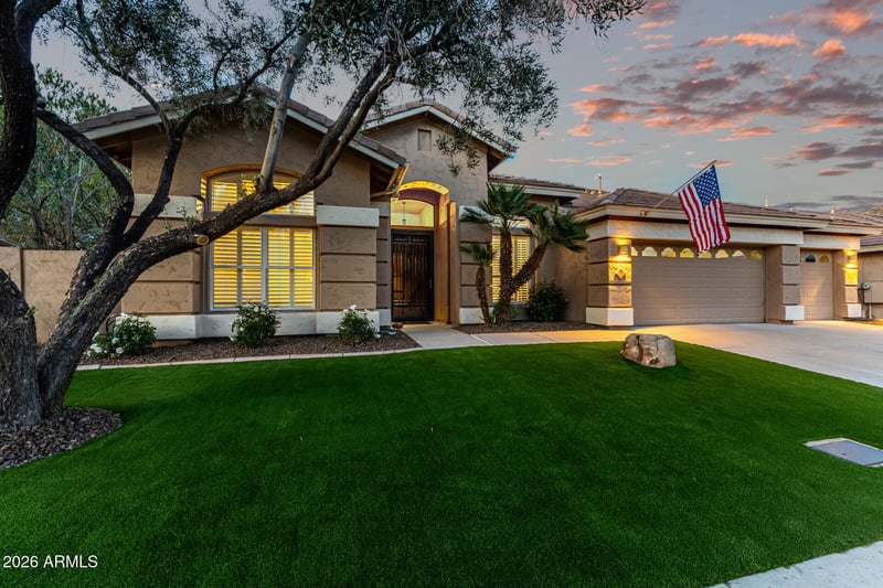 6616 W Robin Ln, Glendale, AZ 85310