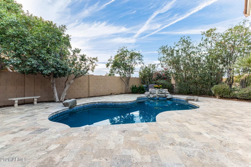 6616 W Robin Ln, Glendale, AZ 85310