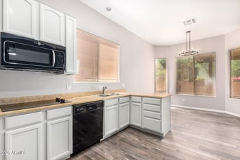 6617 Molly Ln, Phoenix, AZ 85083