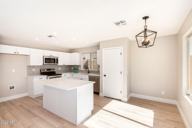 6619 W Hess St, Phoenix, AZ 85043