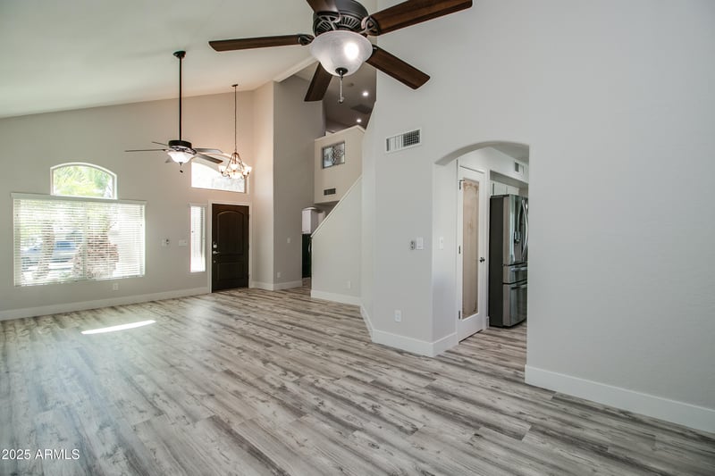 6620 Louise Dr, Glendale, AZ 85310