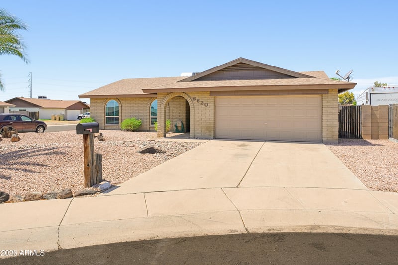 6620 W Mercer Ln, Glendale, AZ 85304