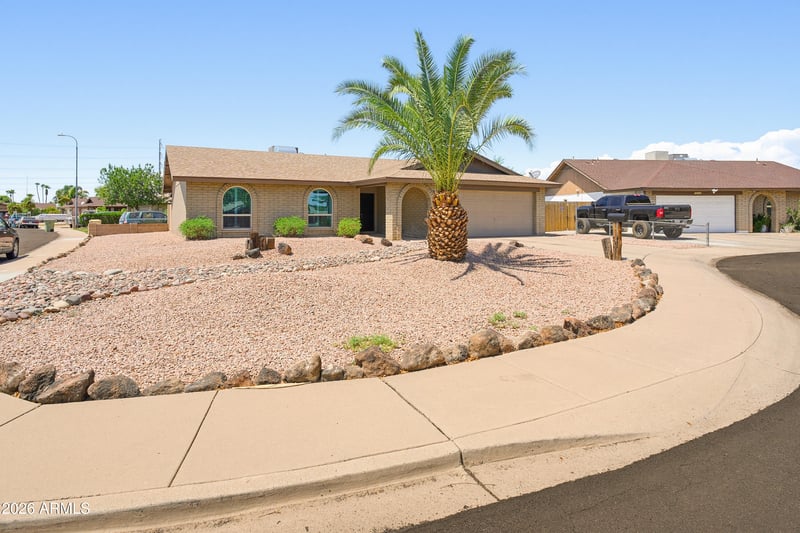 6620 W Mercer Ln, Glendale, AZ 85304