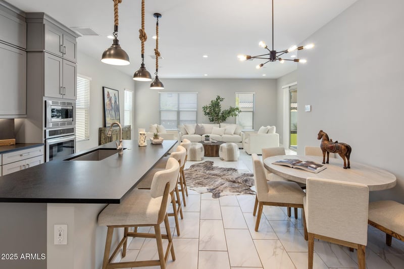 6623 Marisa Ln, Phoenix, AZ 85054