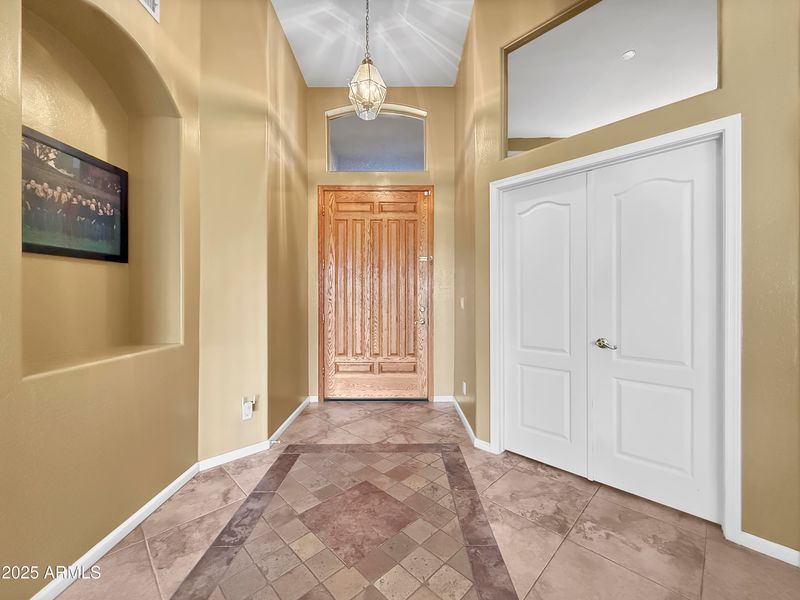 6623 W Robin Ln, Glendale, AZ 85310
