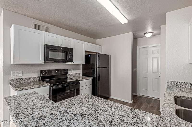 6626 Cinnabar Ave, Glendale, AZ 85302