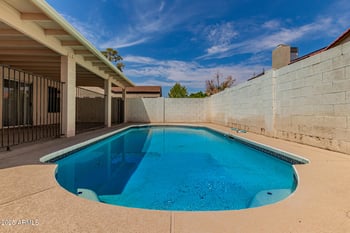 6626 Cinnabar Ave, Glendale, AZ 85302