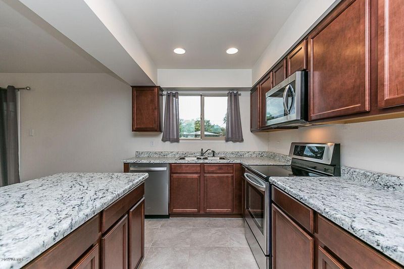 6630 W Earll Dr, Phoenix, AZ 85033