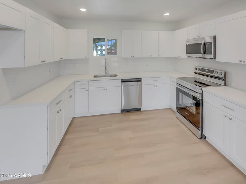 6633 Colter St, Glendale, AZ 85301