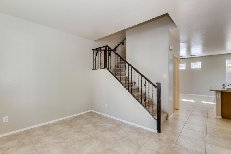 6633 W Hayes St, Phoenix, AZ 85043