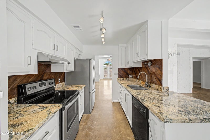 6640 N Chatelaine Pl, Phoenix, AZ 85014