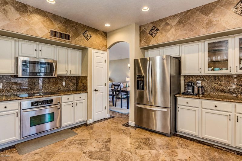 6642 W Tonopah Dr, Glendale, AZ 85308