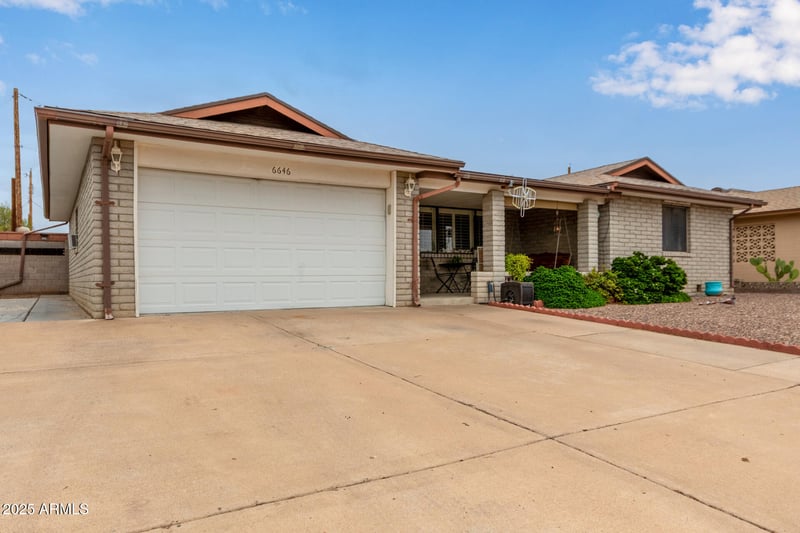 6646 Dodge St, Mesa, AZ 85205