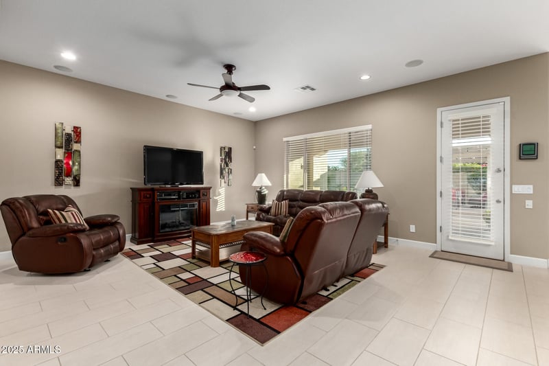 6648 Lyon Dr, Gilbert, AZ 85298