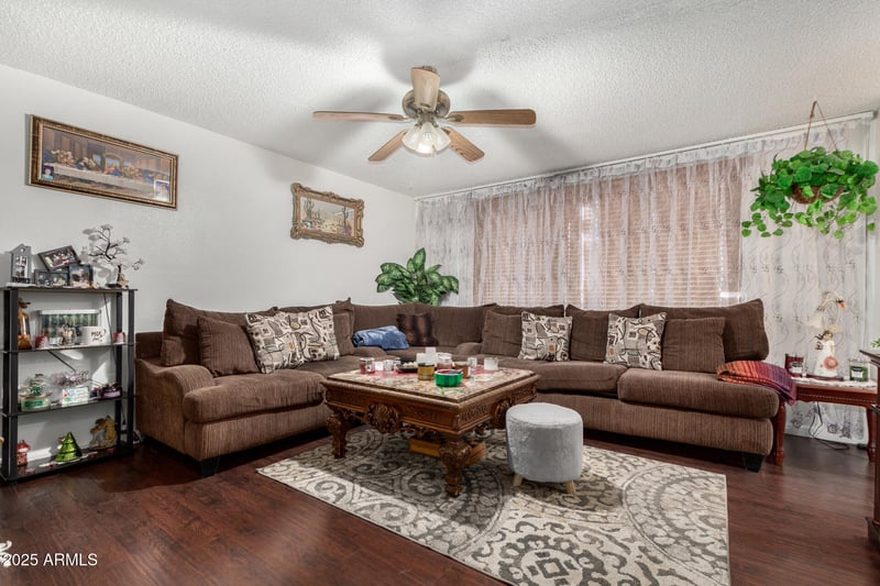 6654 43rd Ave, Glendale, AZ 85301