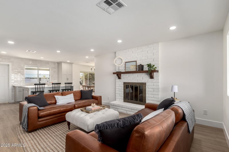 6655 Rustic Dr, Mesa, AZ 85215