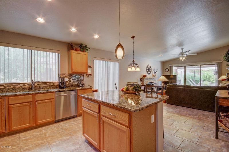 6656 W Aurora Dr, Glendale, AZ 85308