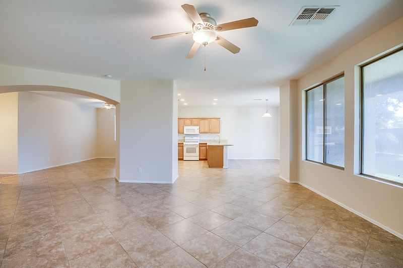 6658 S Garnet Way, Chandler, AZ 85249