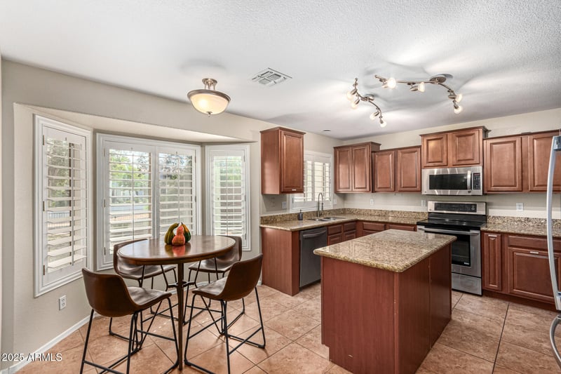 6659 Monona Dr, Glendale, AZ 85308