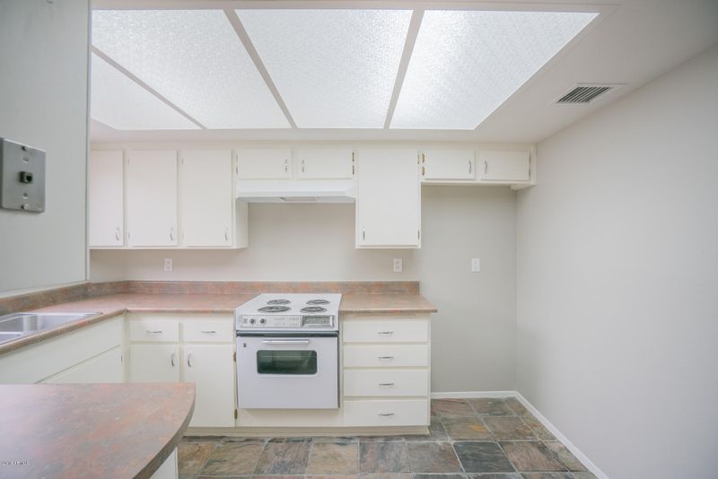 6665 N 44th Ave, Glendale, AZ 85301
