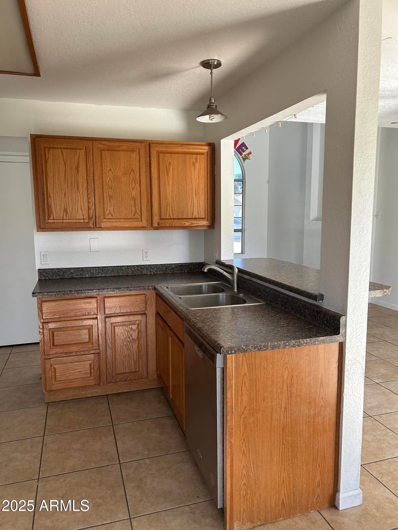 6675 84th Dr, Glendale, AZ 85305