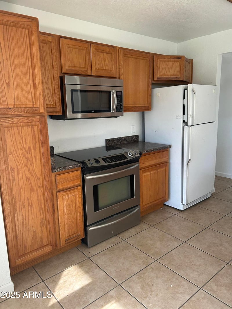 6675 84th Dr, Glendale, AZ 85305