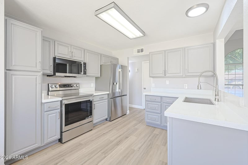 6675 N 84th Dr, Glendale, AZ 85305
