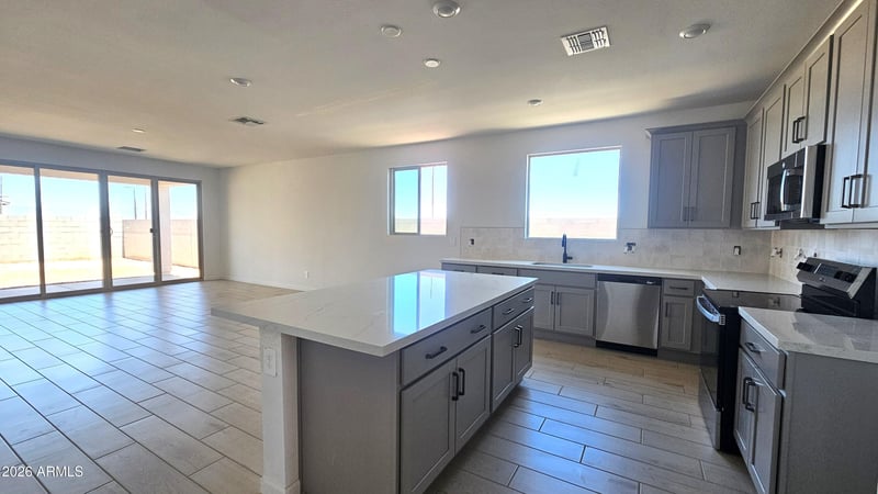 6690 Fiddleneck Way, San Tan Valley, AZ 85143