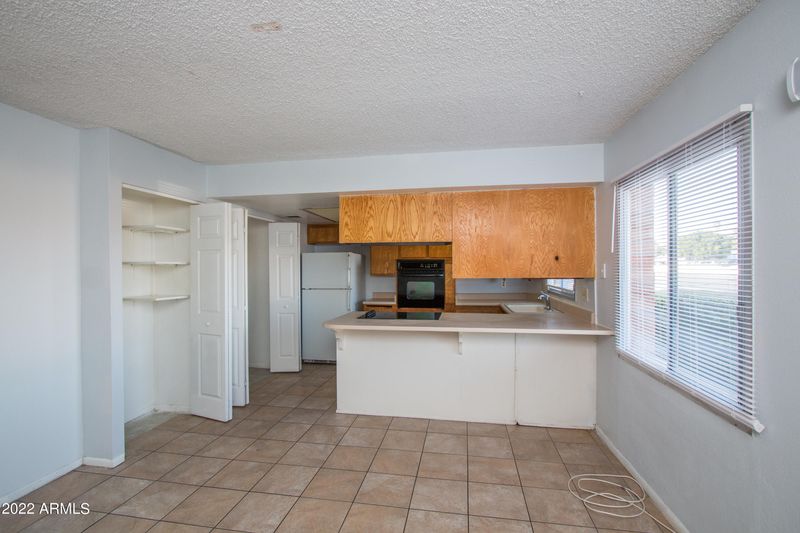 6692 N 43rd Ave, Glendale, AZ 85301