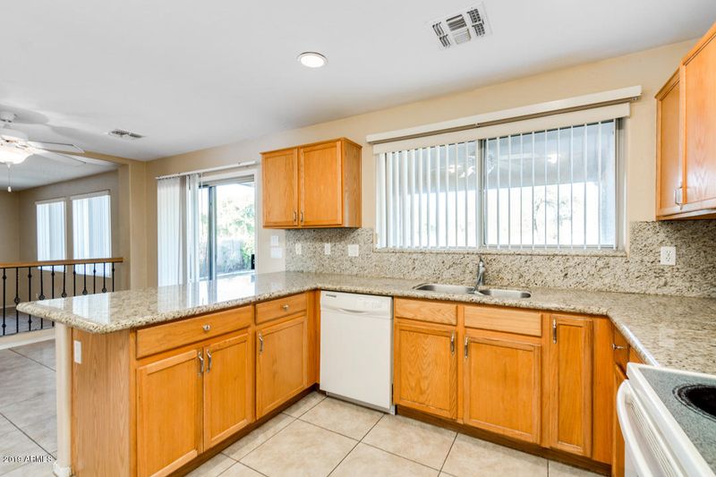 670 E Eagle Ln, Gilbert, AZ 85296