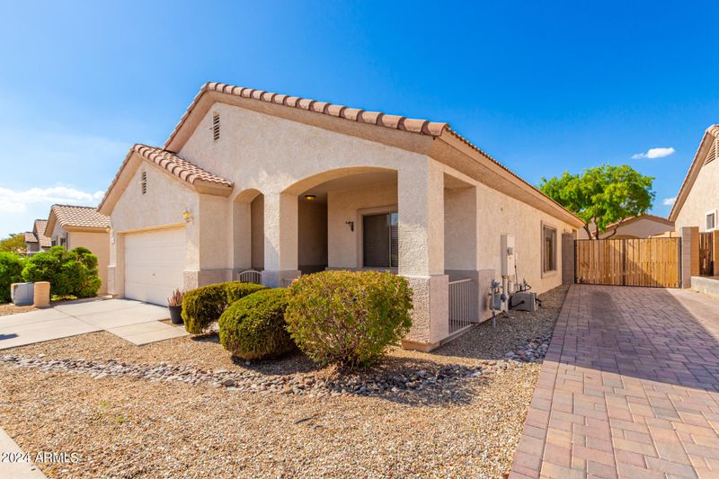 6702 E Roland St, Mesa, AZ 85215
