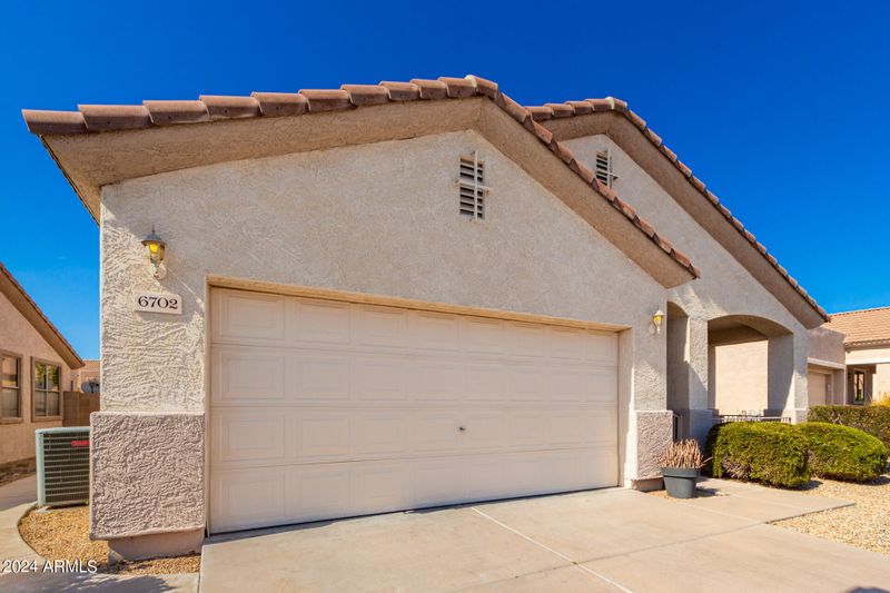6702 E Roland St, Mesa, AZ 85215