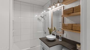 6704 10th Pl, Phoenix, AZ 85014