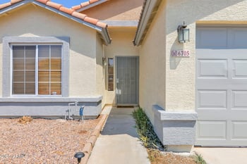 6705 77th Dr, Glendale, AZ 85303