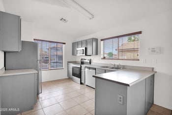6705 77th Dr, Glendale, AZ 85303
