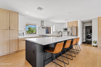 6706 12th Way, Phoenix, AZ 85014