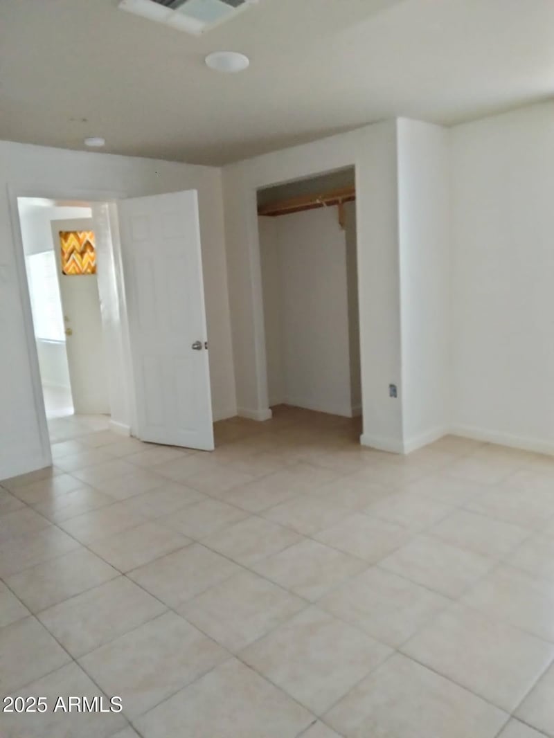 6706 54th Dr, Glendale, AZ 85301