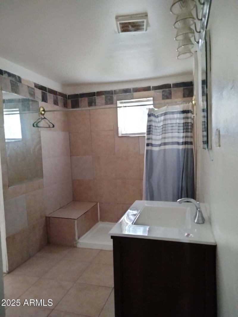 6706 54th Dr, Glendale, AZ 85301