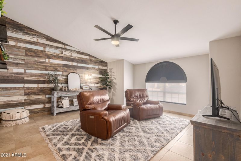 6707 W Oraibi Dr, Glendale, AZ 85308