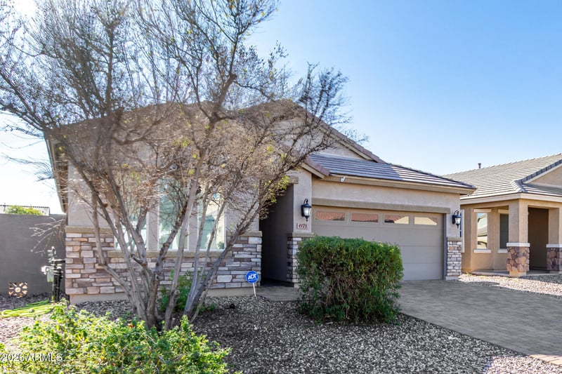 671 Blossom Rd, San Tan Valley, AZ 85143