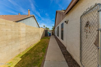 6710 74th Dr, Glendale, AZ 85303