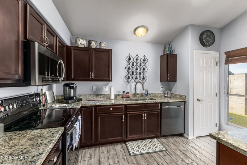 6710 N 74th Dr, Glendale, AZ 85303