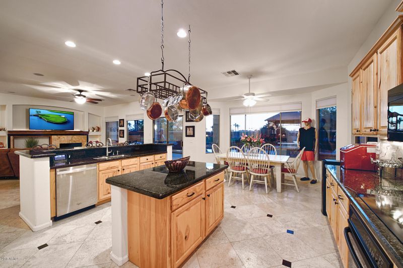 6710 S Crestview Dr, Gilbert, AZ 85298