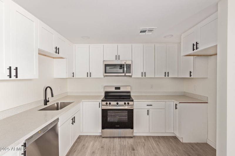 6713 56th Ave, Glendale, AZ 85301